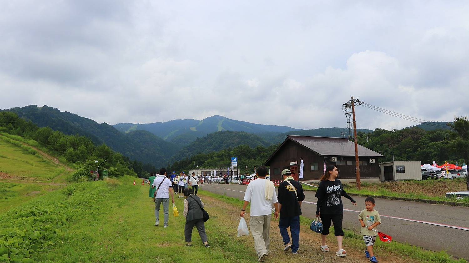 トヨタガズーレーシング　勝山ラリー　福井　トヨタ販売店　ラリちゃれ　ネッツトヨタ福井　整備