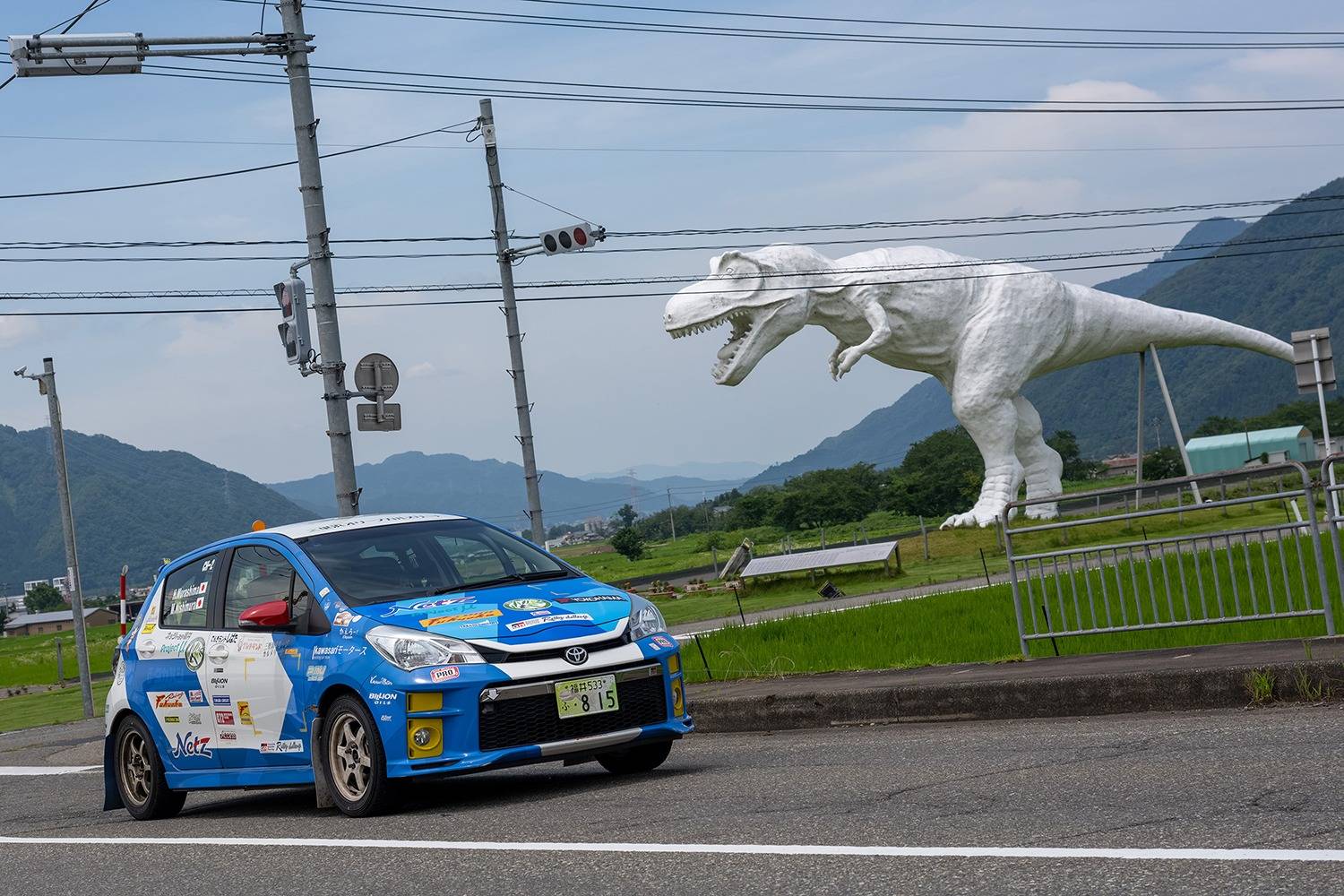 トヨタガズーレーシング　勝山ラリー　福井　トヨタ販売店　ラリちゃれ　ネッツトヨタ福井　ヴィッツ　恐竜