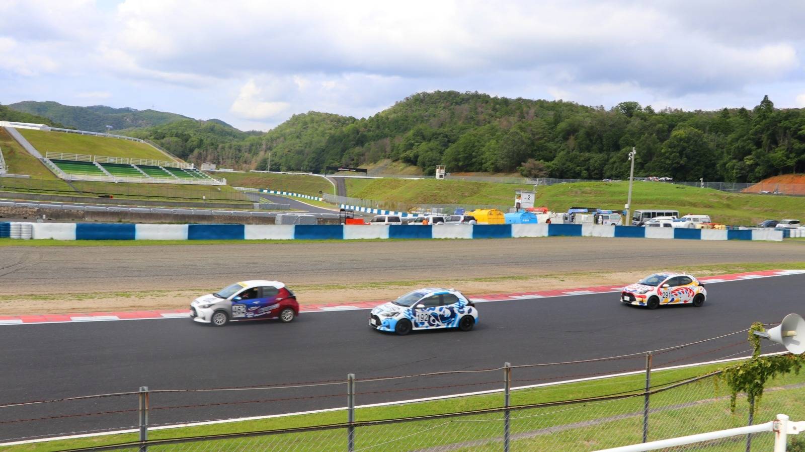 ヤリスカップ　Yaris Cup　レース　岡山国際サーキット　ネッツトヨタ福井　社員　モータースポーツ活動　福利厚生