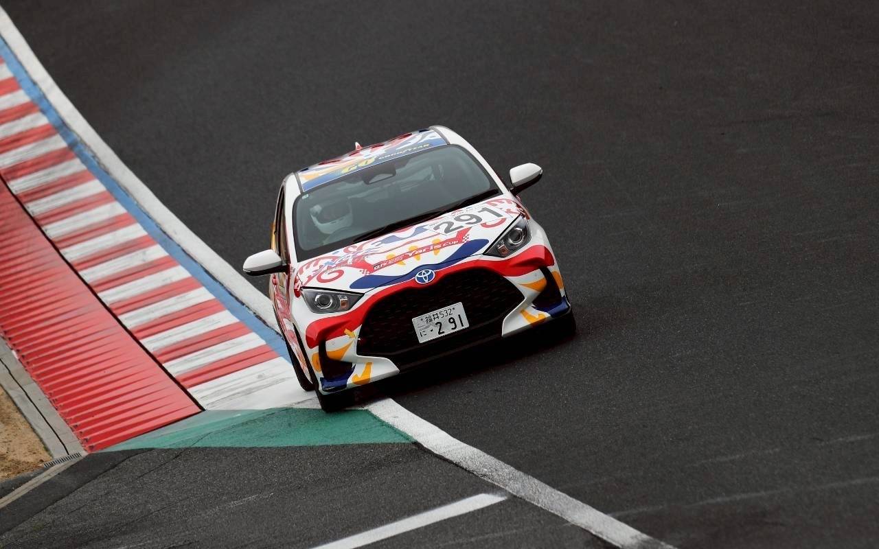 ヤリスカップ　Yaris Cup　レース　岡山国際サーキット　ネッツトヨタ福井　社員　モータースポーツ活動　福利厚生
